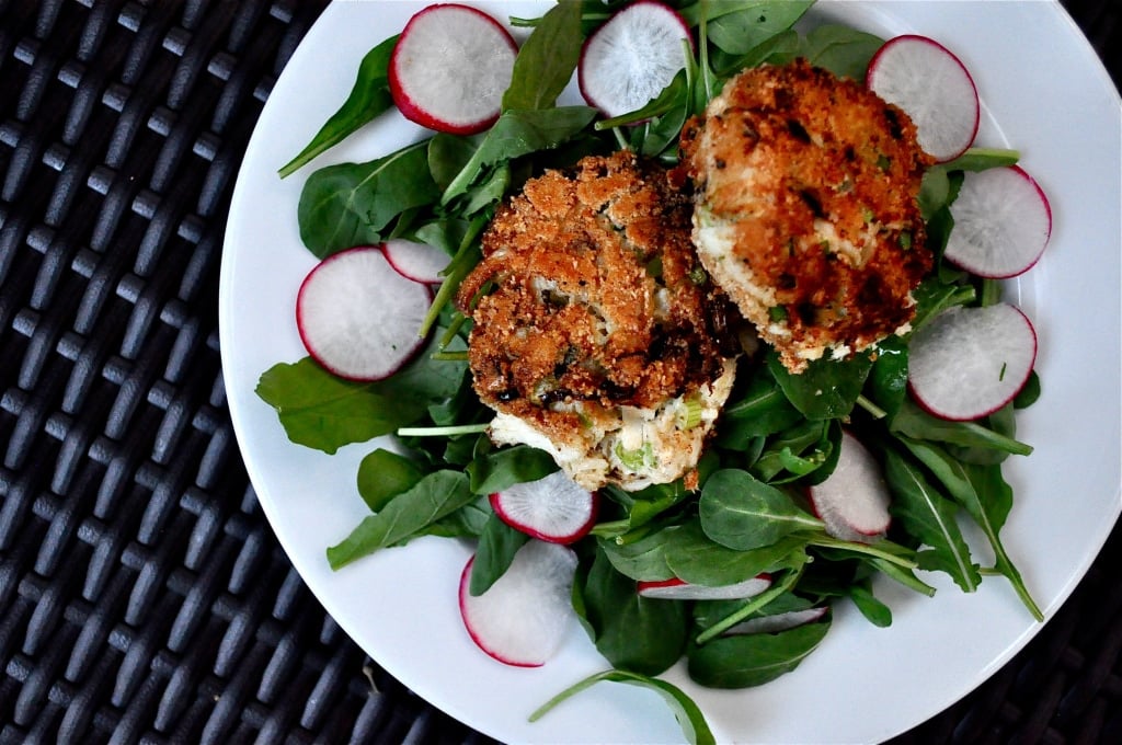 paleo crab cakes with lemon garlic aioli