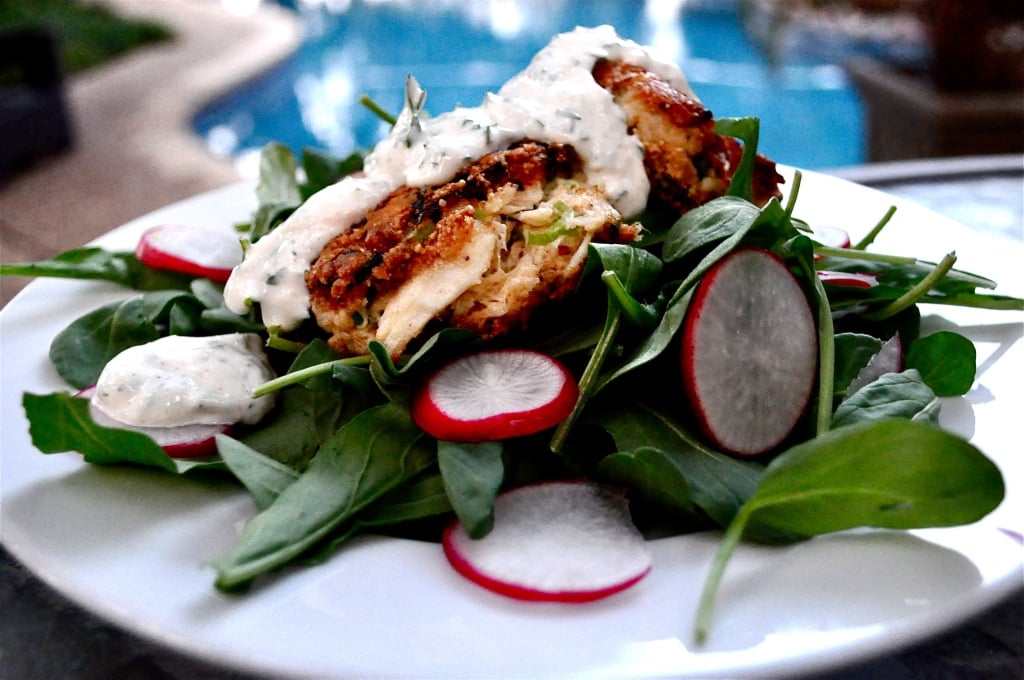 paleo crab cakes with lemon garlic aioli