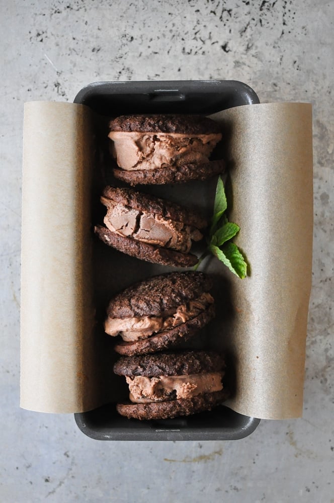 frozen mint chocolate whoopie pies