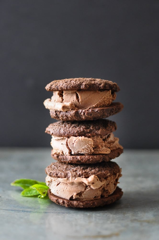 frozen mint chocolate whoopie pies