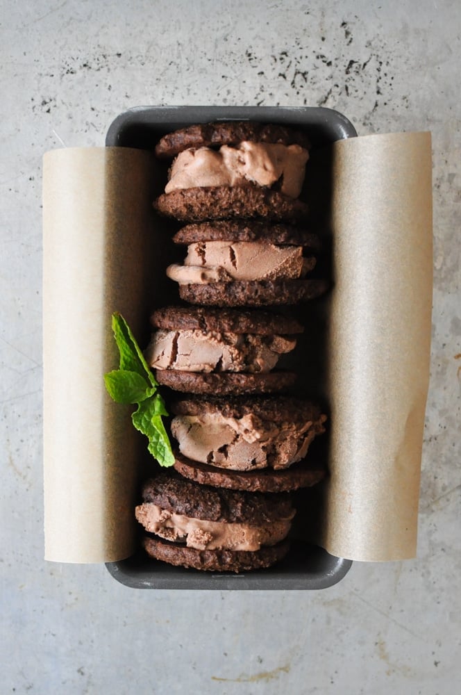 frozen mint chocolate whoopie pies