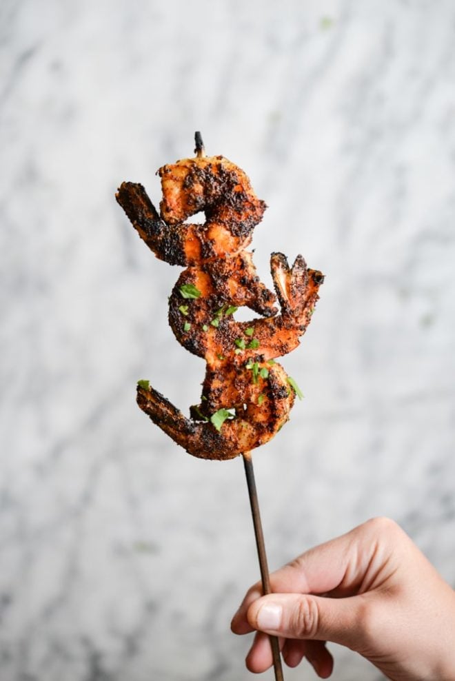 https://fedandfit.com/wp-content/uploads/2018/01/Blackened-Shrimp-Skewers-Fed-and-Fit-4-660x988.jpg