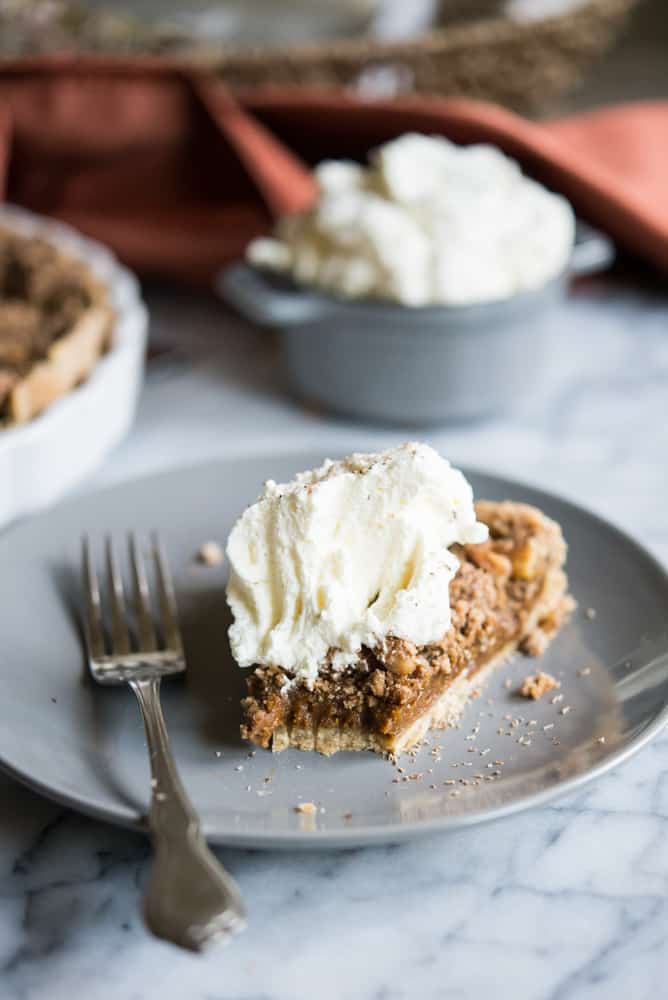 Egg-free pumpkin pie with cinnamon crumble topping