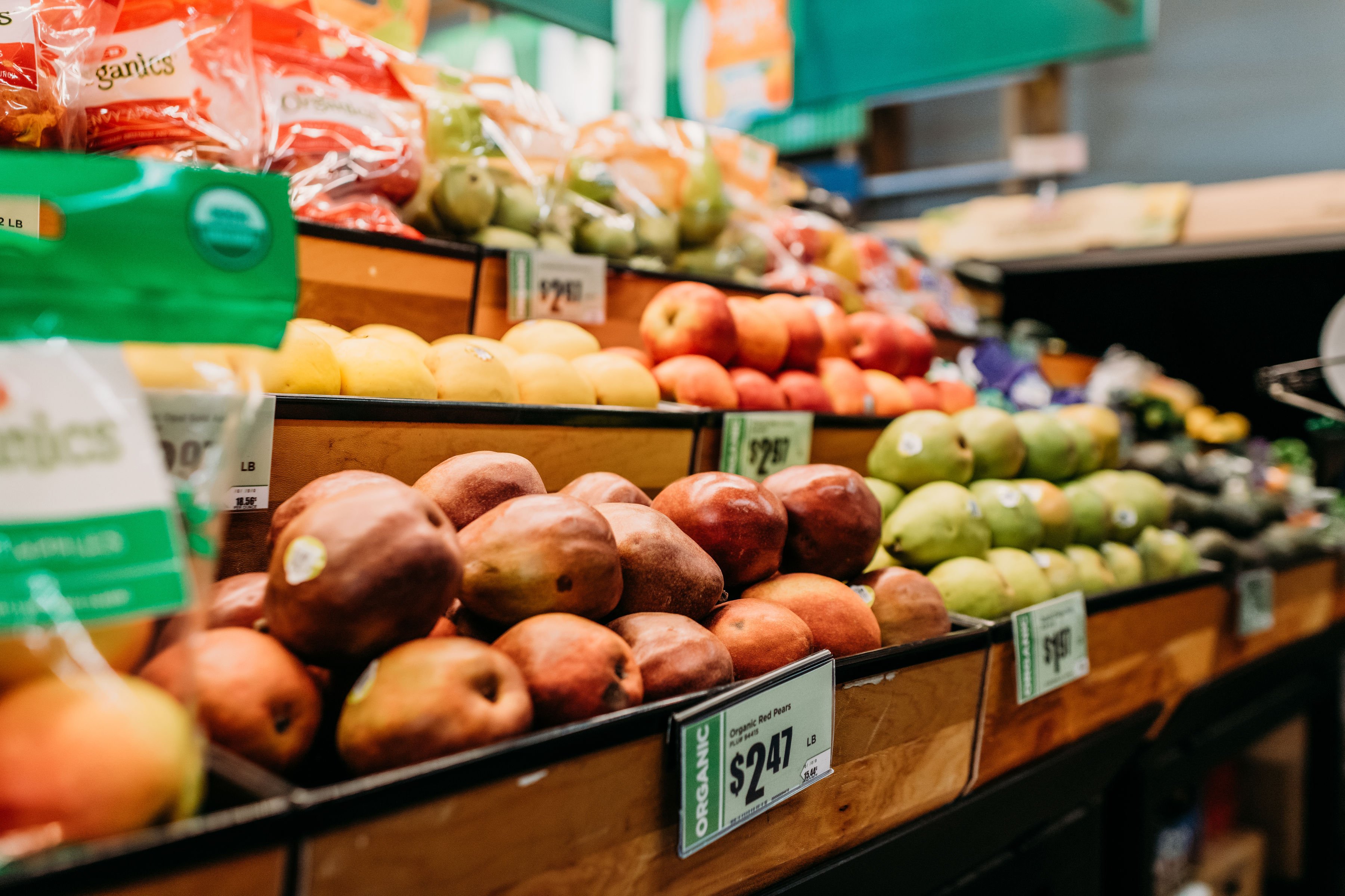 apples and mangoes displayed at the grocery store