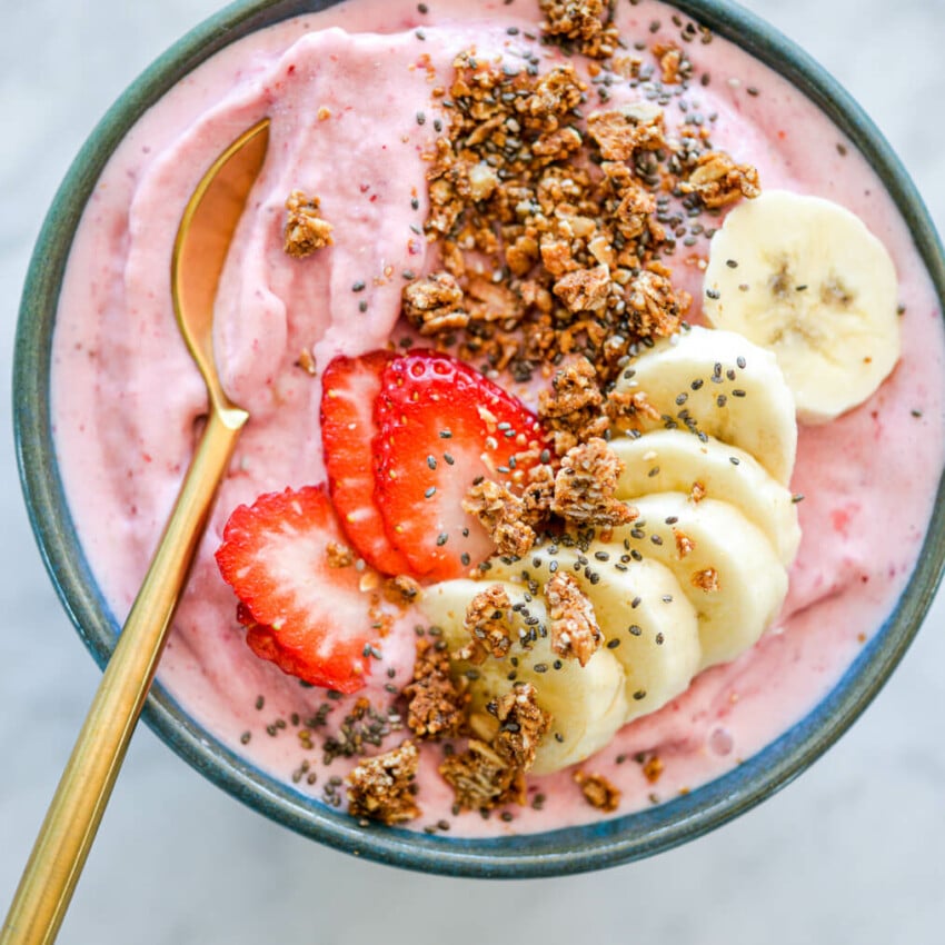 Strawberry Banana Smoothie Bowl Fed & Fit