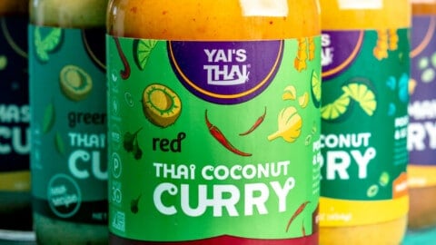 Yai's thai best sale red coconut curry